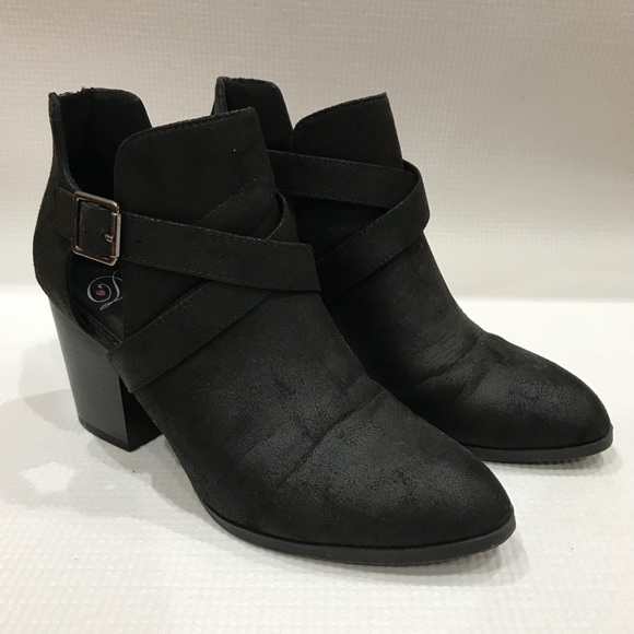 Black Chunky Heel Booties - Picture 3 of 5